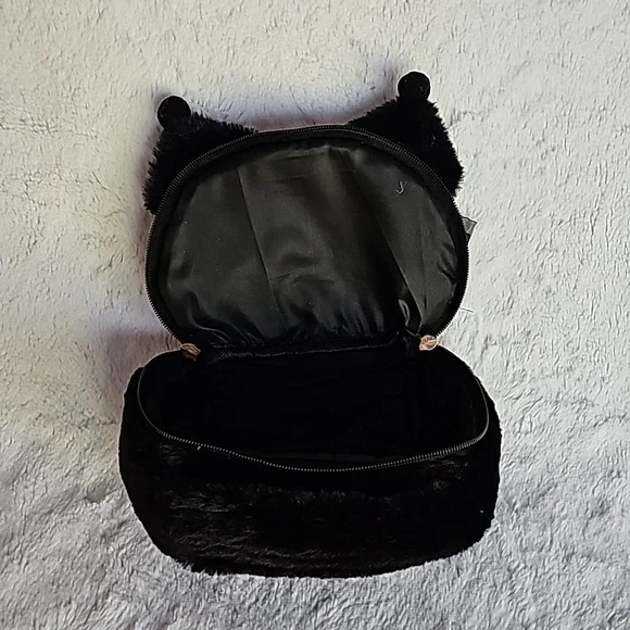 Kuromi Fluffy Makeup Pouch - Picture 6 of 7